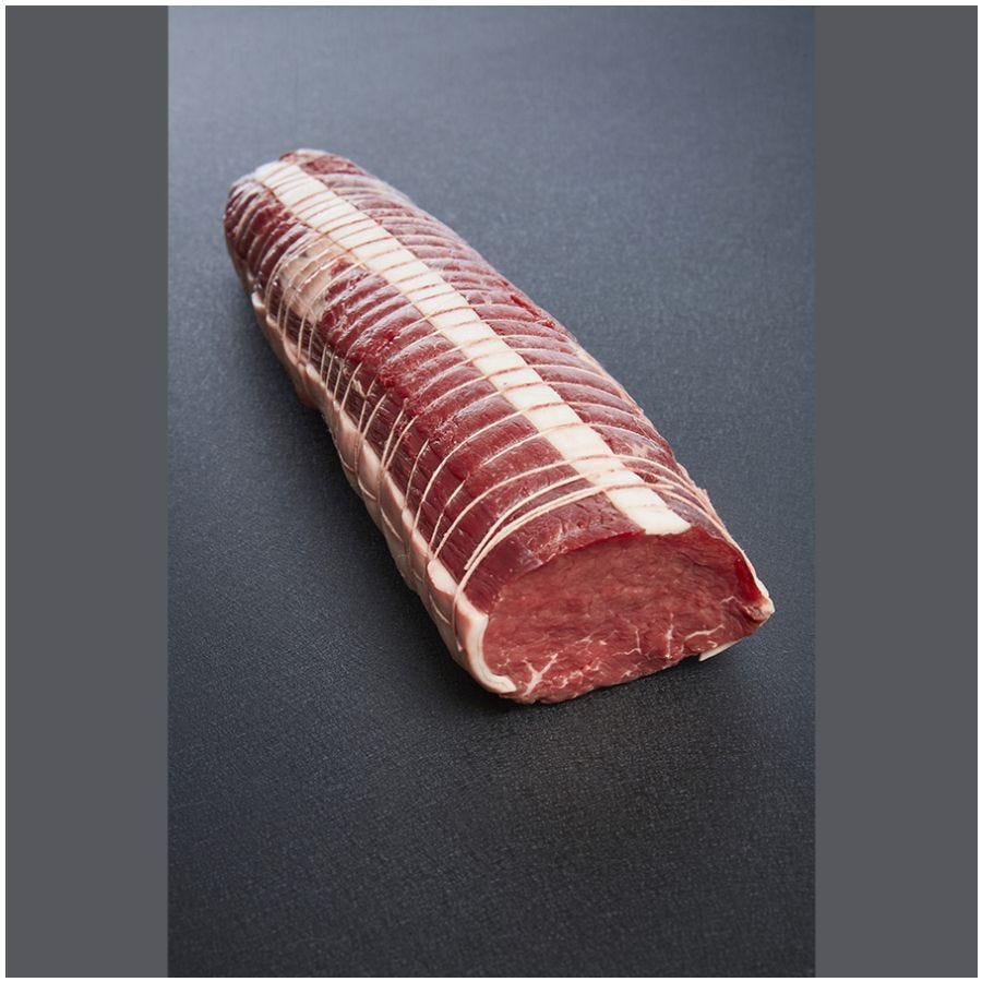 Rôti de bœuf tranche avec barde ficelé