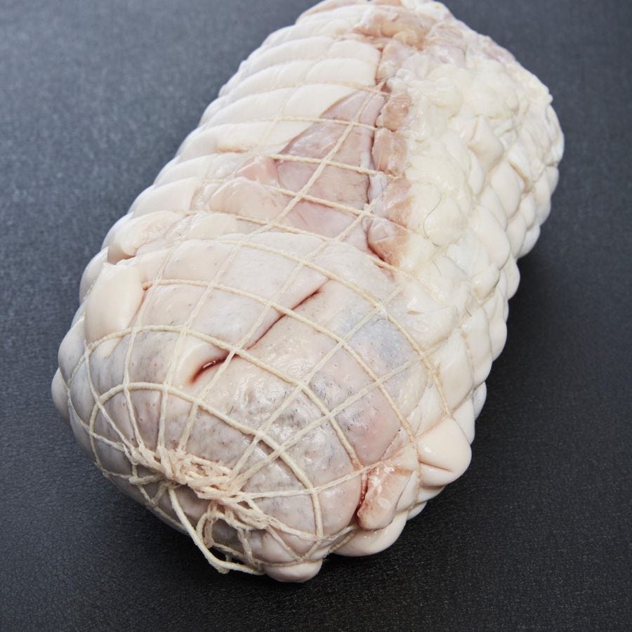 Demi tête de veau grise avec langue ficelée