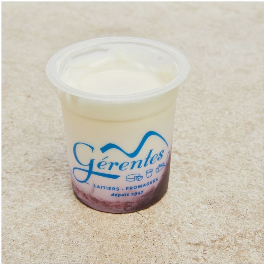 Yaourt lait de montagne et confiture de myrtille