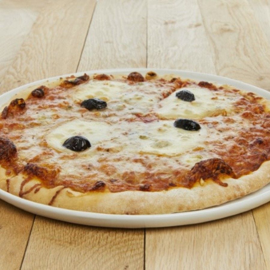 Pizza 4 fromage cuite au feu de bois
