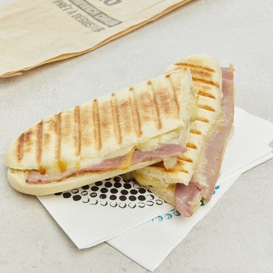 Panini auvergnat au cantal et au jambon sec 