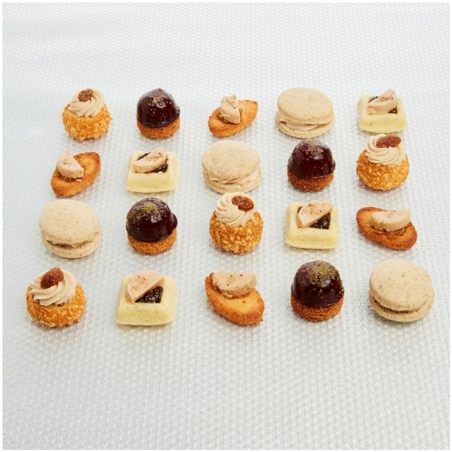 Assortiment de 35 canapés au foie gras