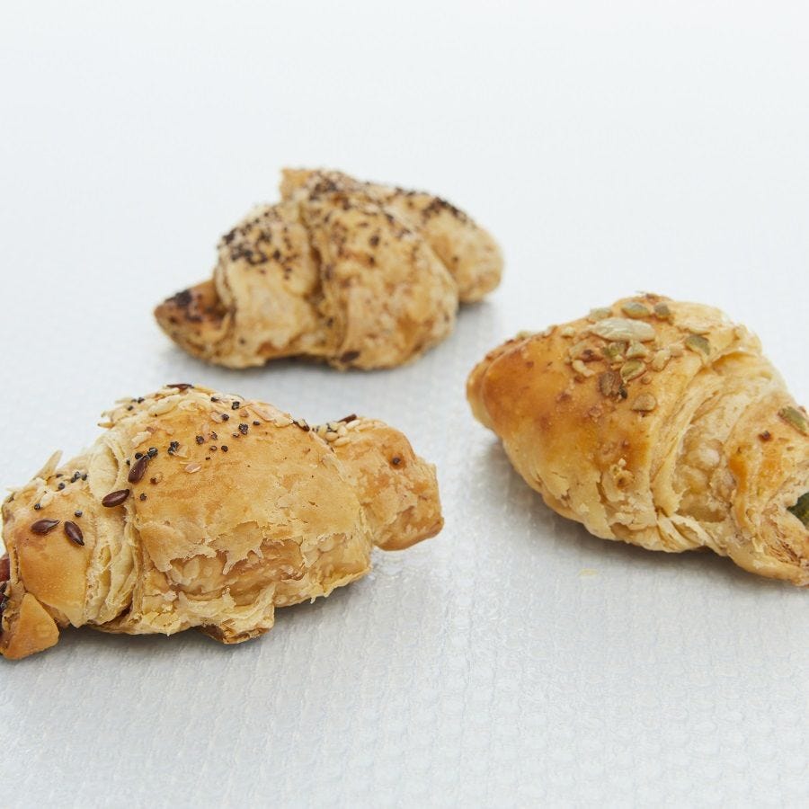 Assortiment de mini croissants salés