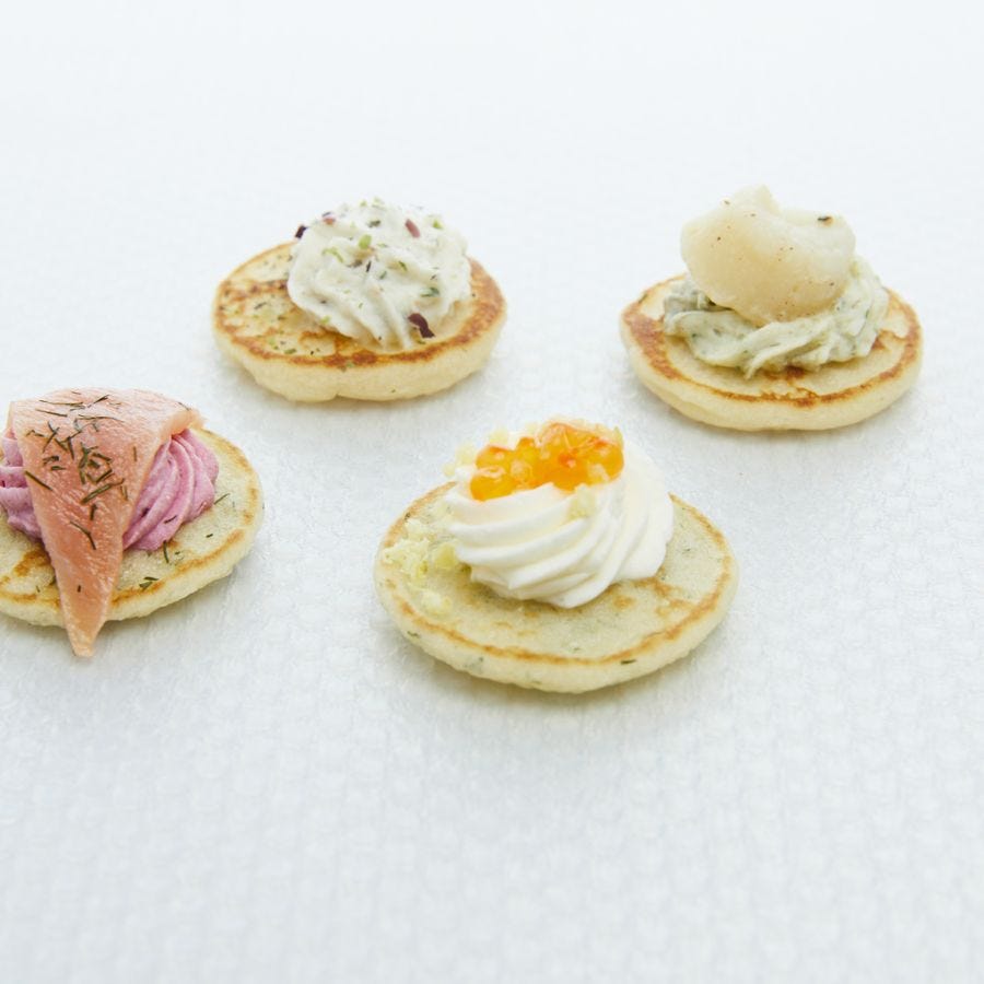 Assortiment de 28 mini blinis 