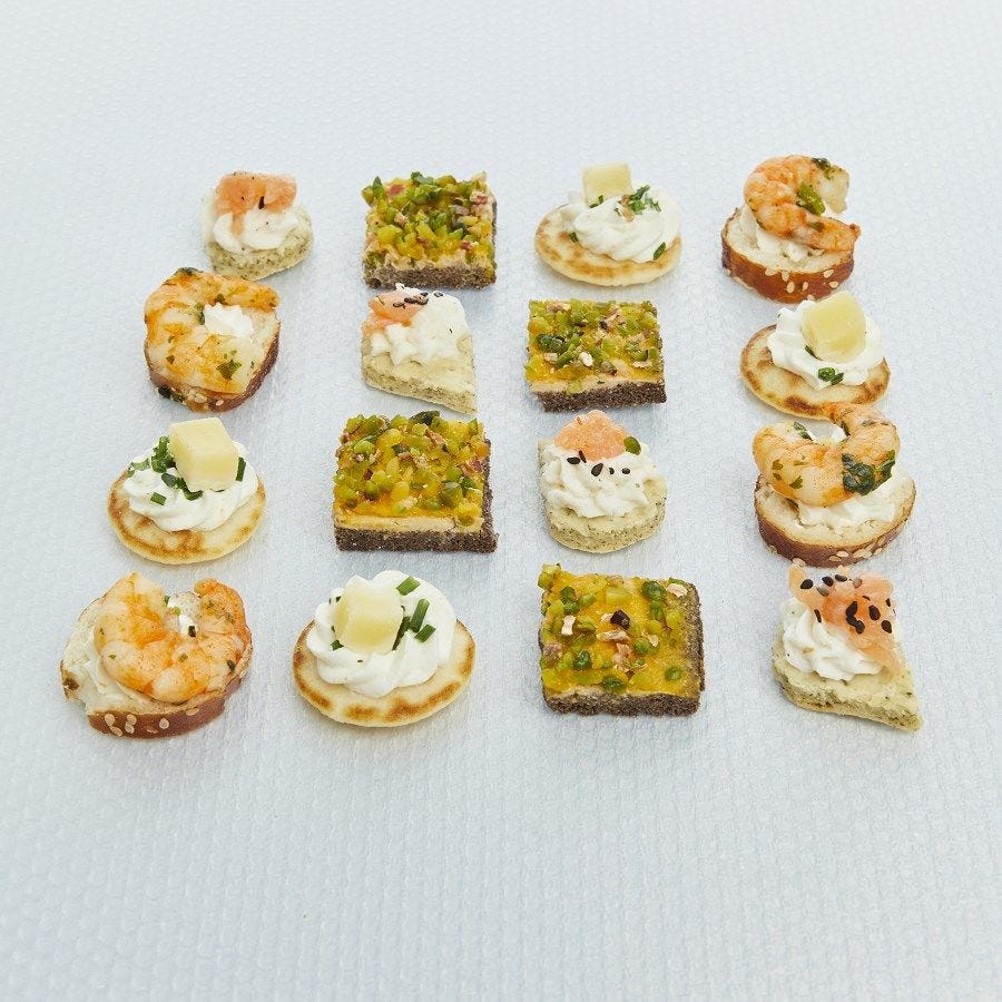 Assortiment de 32 canapés Grain de Folie
