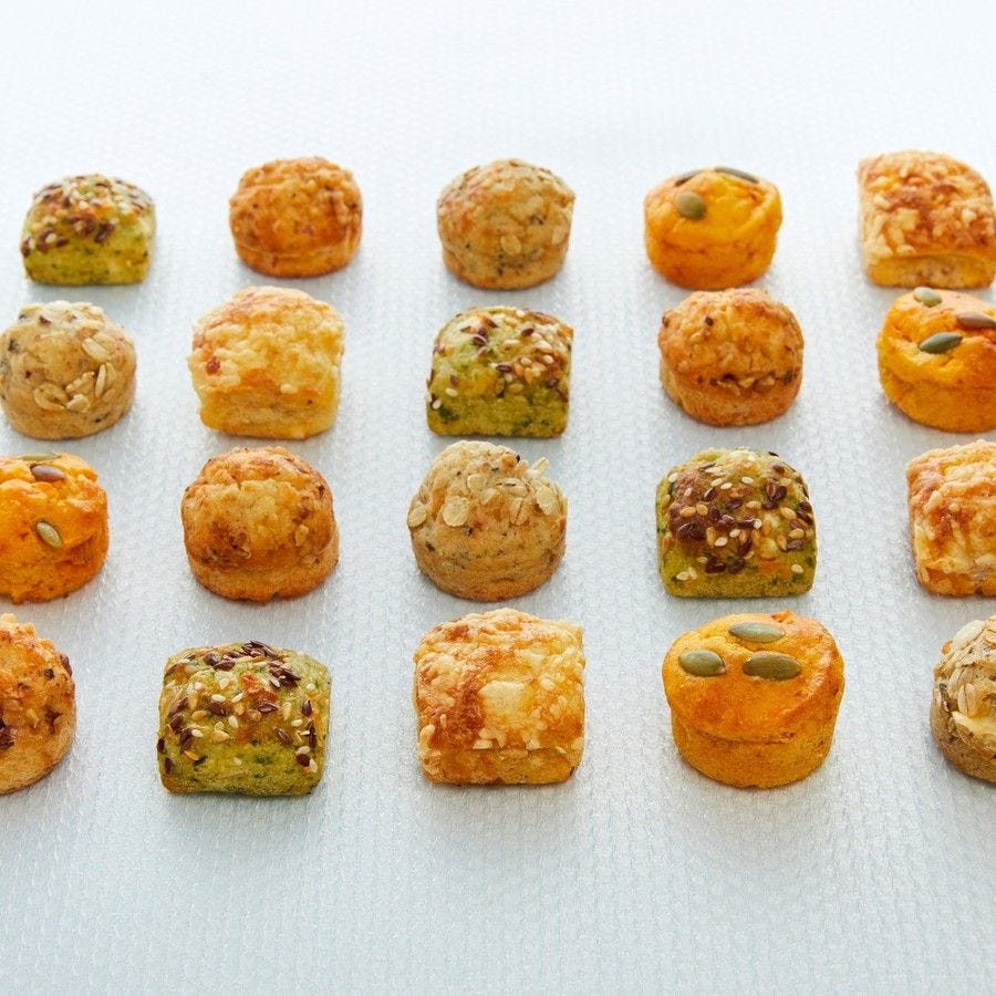 Assortiment de 28 mini cakes salés