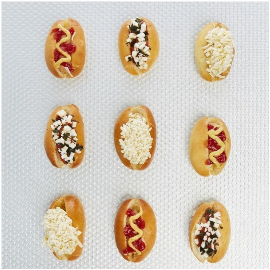 Assortiment de mini hot dogs