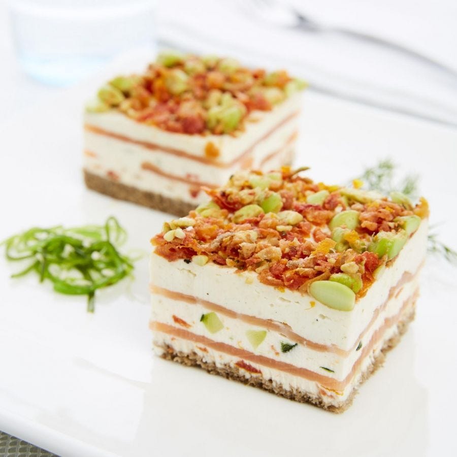 Mille-feuille de saumon fumé et d'artichaut