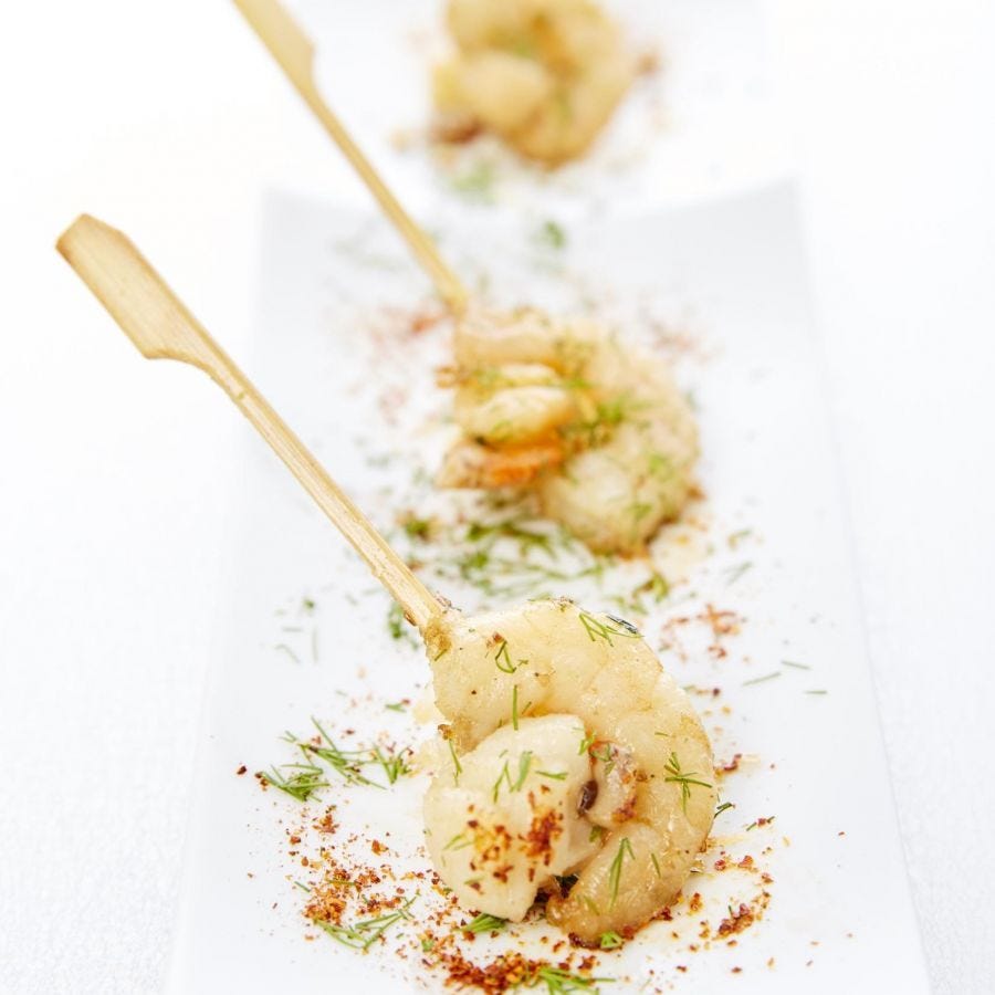 Mini brochette crevette marinée et noix Saint-Jacques