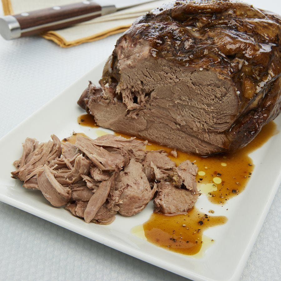 Epaule d'agneau à effilocher avec jus cuite