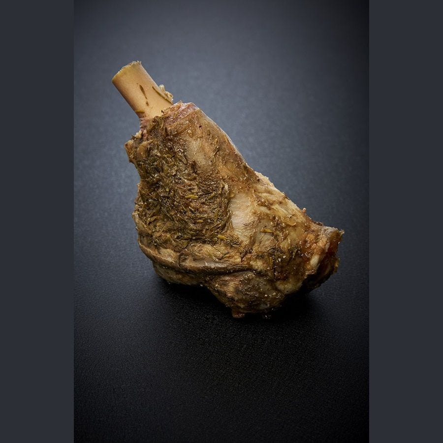 Souris d'agneau cuit au thym avec os