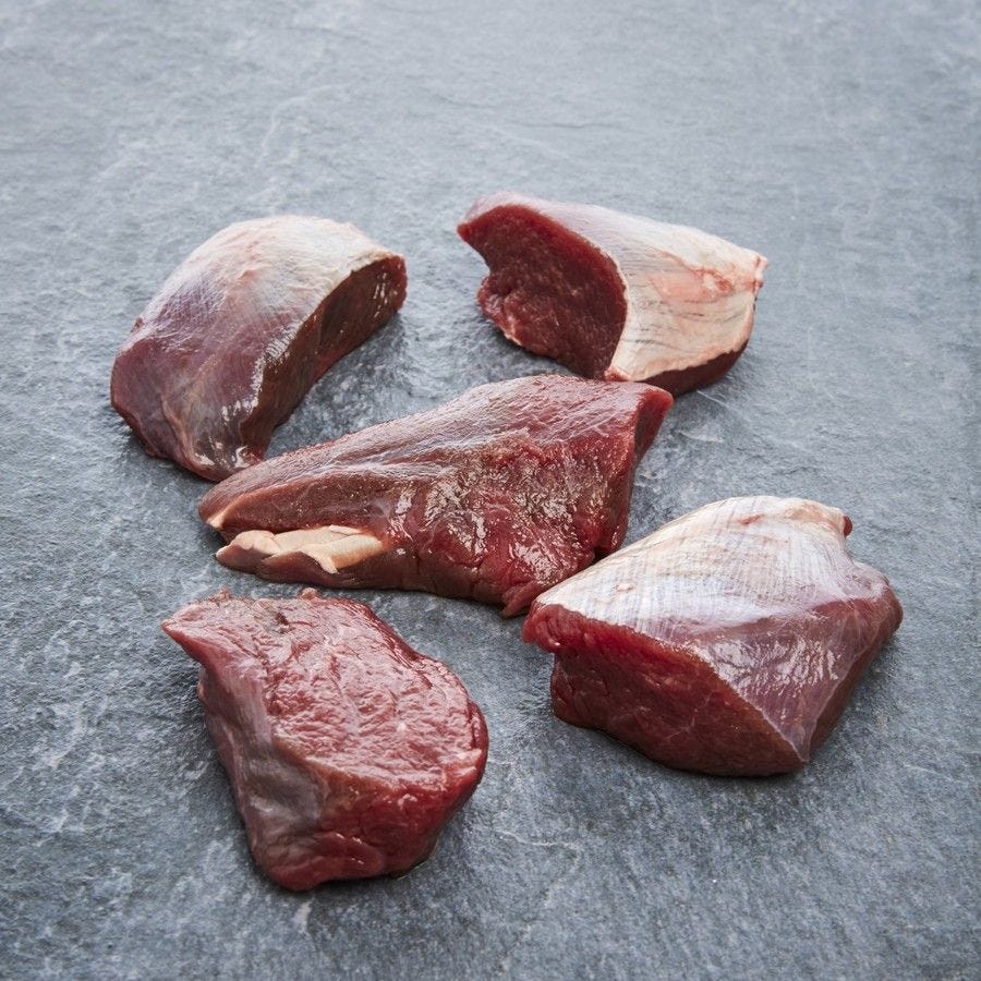 Sauté de cuissot de kangourou coupé main