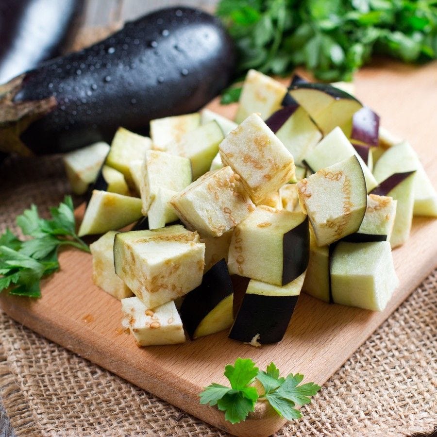 Aubergine en cubes crue