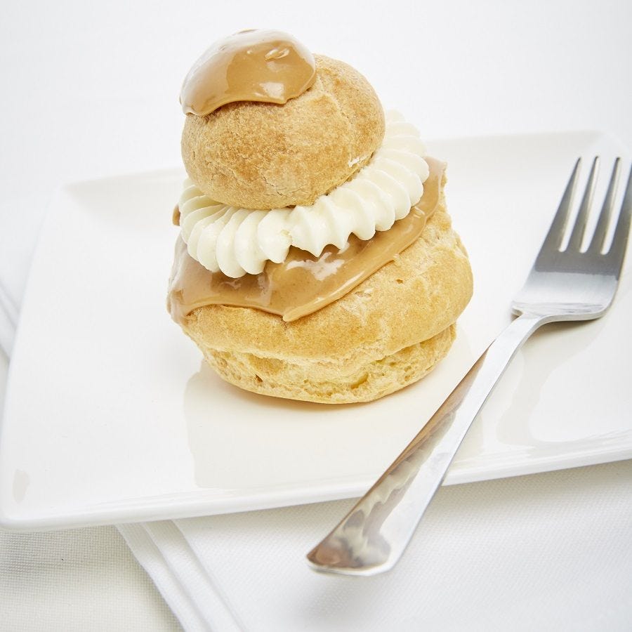 Religieuse au café