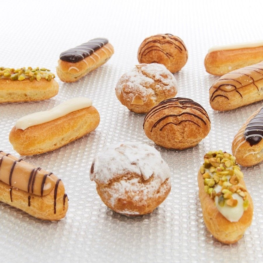 Assortiment de 44 petits fours Instant pâte à chou