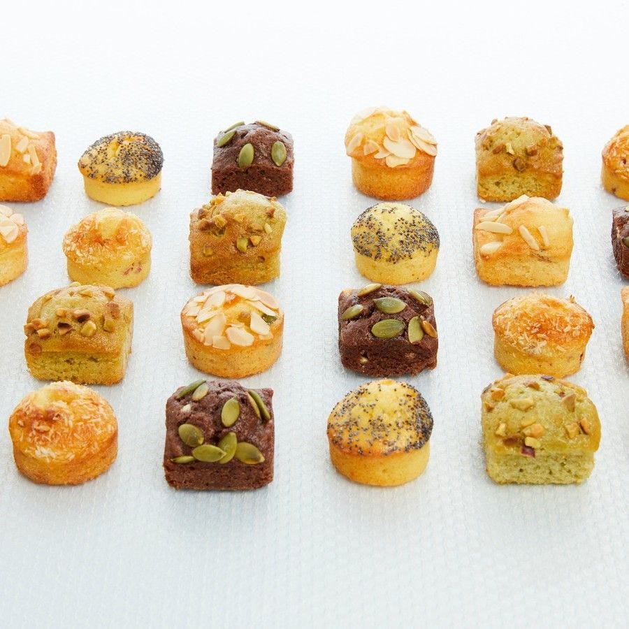 Assortiment de 24 mini cakes sucrés