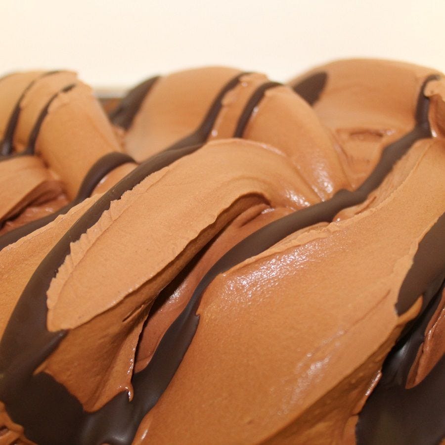 Glace praliné façonnée artisanale