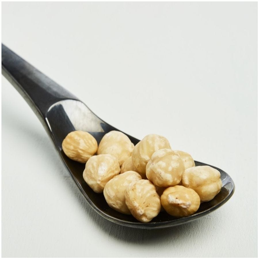 Noisette entière émondée