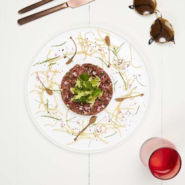 tartare boeuf aux aromates et pommes paille