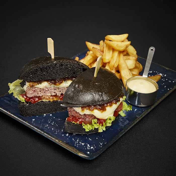 burger volcanique noir boeuf fourme ambert