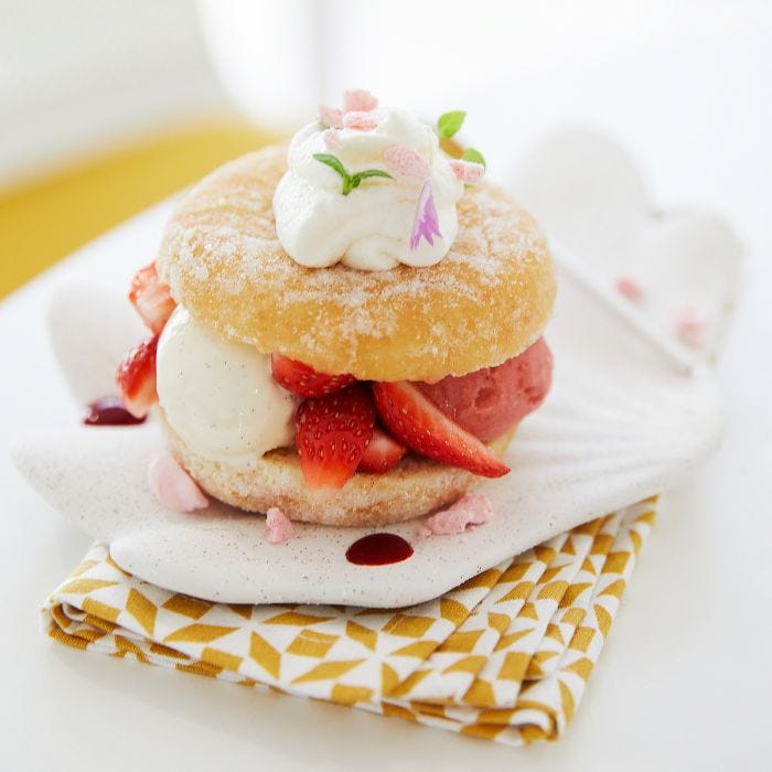 donut strawberry